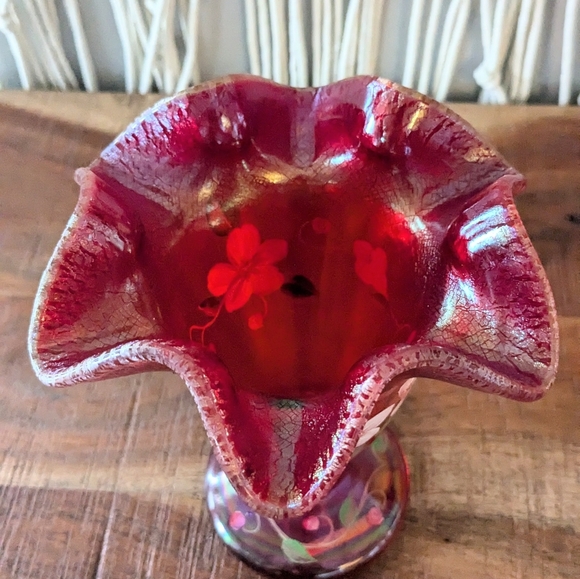 Fenton 100th Anniversary Founder’s Ruby Red Vase With Base Stretch Glass Signed - Picture 4 of 5